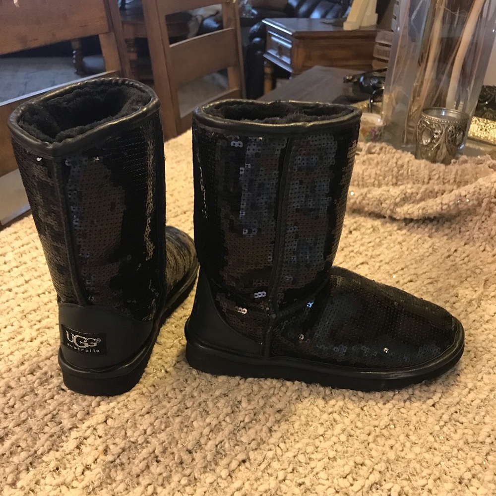 “ UGGS “ GOOD CONDITION!!